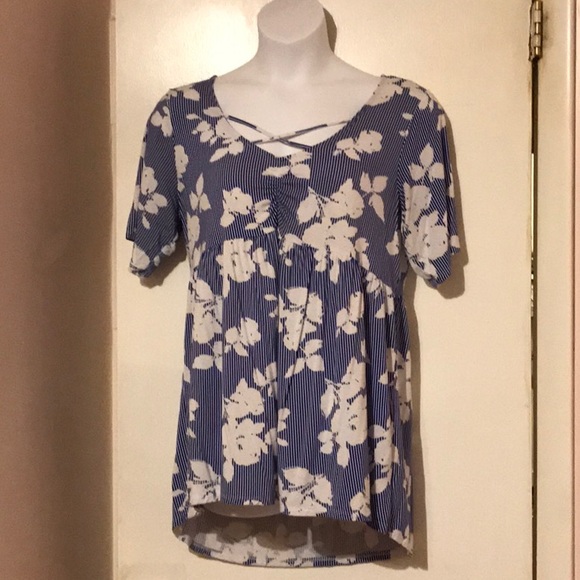 Boutique 9 Tops - Blue and white, short-sleeved top